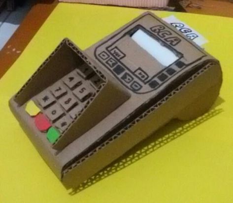 Vetenskapliga Experiment, Cardboard Crafts Kids, Pola Kotak, Cardboard Crafts Diy, Kartu Valentine, Cardboard Toys, Cardboard Box Crafts, Easy Paper Crafts Diy, Cardboard Art