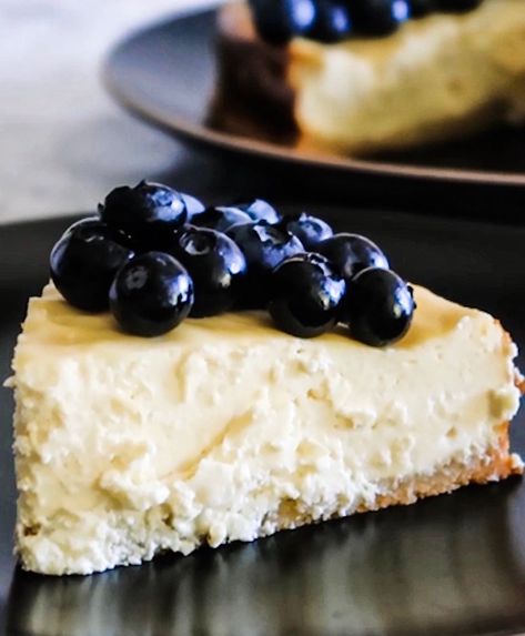 For those looking for a LCHF treat, this low carb Keto Cheesecake is amazing!! ❤️ Keto Cheesecake, Ketogenic Diet Recipes, Juicing Lemons, Keto Dessert, Low Carb Keto, Us Foods, Serving Size, Almond Flour, Melted Butter