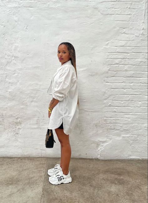 Button Up Shirt Dress Outfit, White Button Down Shirt Outfit, White Blouse Outfit, Outfit With Sneakers, Button Down Shirt Outfit, White Button Up Dress, Button Up Shirt Outfit, Chubby Girl Outfits, Dress And Sneakers