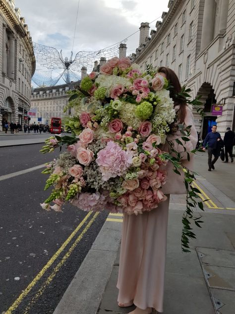 Giant Bouquet, Massive Bouquet Of Flowers, Giant Floral Arrangements, Big Flower Bouquet Aesthetic, Huge Wedding Bouquets, Oversized Bouquet, Giant Bouquet Of Flowers, Huge Bouquet, Droopy Flower Bouquet