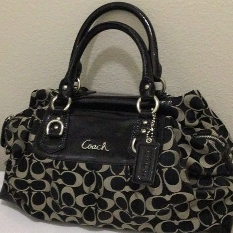 Brand New With Tag Vintage Coach Tote Bag, Coach Bag Big, 2000s Coach Bag, Y2k Coach Bag, Coach Bags Vintage, Coach Bag Vintage, Big Purse Outfit, Vintage Coach Bags Outfits, 2000s Purse