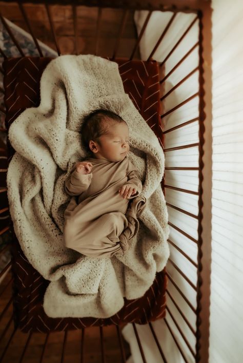 Newborn Photos In Bassinet, Simplistic Newborn Photography, Newborn Crib Photos, Crib Newborn Photography, Newborn Photos In Crib, Newborn Neutral Photography, Newborn Family Photos Nursery, Newborn Photo Inspiration, Winter Newborn Family Photos