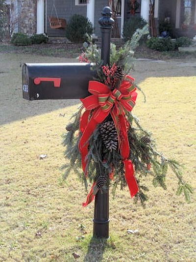 Dress Up Your Mailbox for the Holidays - Fir and pine cone swag with berries and red bells plus a big wire edged ribbon bow. Christmas Mailbox Decorations, Christmas Outdoors, Mailbox Decor, Decoration Photo, Outdoor Holiday Decor, Christmas Porch, Noel Christmas, Country Christmas, Christmas Deco