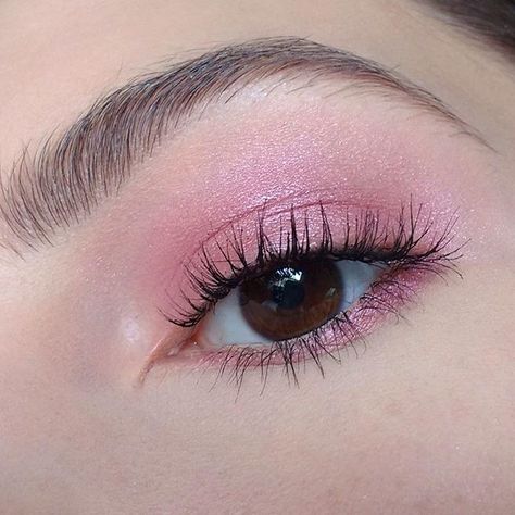 Makeup Ideas Light, Spring Eye Makeup, Light Pink Eyeshadow, Eyeshadow Pigments, Light Eye Makeup, Shoot Makeup, Natural Summer Makeup, Pretty Eyeshadow, Shimmer Eye Makeup