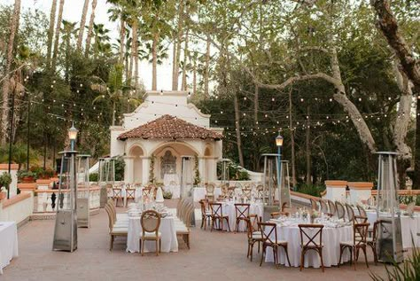 This Orange County California wedding venue is the best outdoor wedding venue in Southern California. It's Ranchos Las Lomas, and you'll definitely want to hear more about why it's the best! #outdoorwedding #californiawedding Small Wedding Venues Southern California, Spanish Style Wedding Venue California, Socal Wedding Venues Affordable, Beach Wedding Venues California, Prom Venues, Outdoor Wedding Venues California, Colors Bridesmaid Dresses, 2026 Wedding, Wedding Venues California