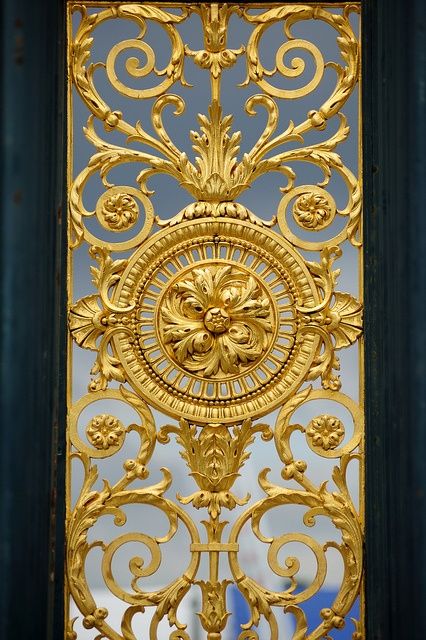 Gates of Jardin des Tuileries, Paris Gold Inspiration, Tuileries Garden, Jardin Des Tuileries, 3d Cnc, Baroque Art, Chateau France, Louvre Paris, Carving Designs, Beautiful Doors