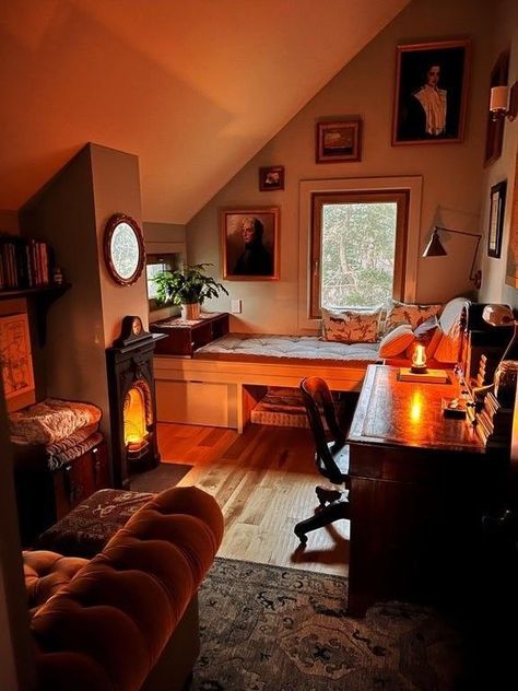 Cosy Loft Room, Cosy Study Room Ideas, Cosy Tiny House, Cozy Room Organization, Cozy Fall Winter Aesthetic, Cozy Bedroom Library, Cozy Attic Apartment, Home Study Room Ideas Cozy, Cozy Attic Office