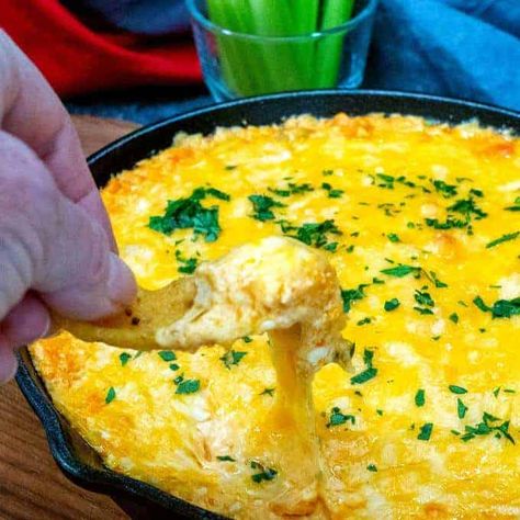 Wing Dip, Cheesy Buffalo Chicken, Chicken Wing Dip, Hot Wing Sauces, Buffalo Chicken Dip Easy, Dip Easy, Chicken Dip Recipe, Buffalo Chicken Dip Recipe, Buffalo Chicken Wings