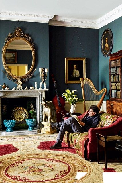 The music room at Faringdon House is hung with portraits and painted a rich green-blue. English Country House Style, Country Modern Home, Halo 2, Traditional Interior Design, Dark Wall, Stylish Living Room, Country Style Homes, Decoration Inspiration, A Living Room