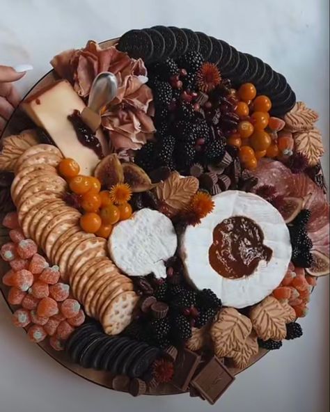 Autumn Fruit Tray, Pink And Black Charcuterie Board, Red And Black Charcuterie Board, Brown Food Board Ideas, Wednesday Addams Charcuterie, Brown Charcuterie Board Ideas, Twilight Charcuterie Board, Black Charcuterie Board Ideas, Dark Charcuterie Board