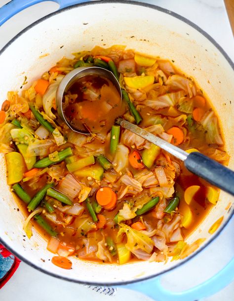 Zero Point Cabbage Soup, Weight Watchers Cabbage Soup, Weight Watcher Vegetable Soup, Fedtforbrændende Mad, Weight Watchers Soup, Cabbage Soup Diet, Weight Watchers Soup Recipes, Points Recipes, Soup Diet