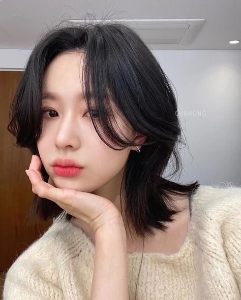 Hershey Haircut, Hair Cut Guide, Chin Hair, Angled Bob Haircuts, Kpop Hair, Asian Short Hair, Medium Short Hair, Shoulder Length Hair Cuts, Haircuts For Medium Hair