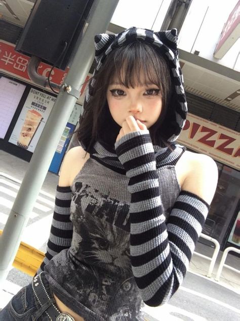 Cute Japanese Outfits Summer, Soft Gril, Vintage Punk Fashion, Punk Cat, Punk Cats, Patchwork Hoodie, Streetwear Grunge, Mode Punk, Style Kawaii