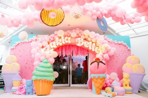 Candy Land Entrance, Candyland Entrance Decor, World Themed Party, Candyland Theme Party, Cavite Philippines, Candy Land Party, Dig Pink, Candy Theme Birthday Party, Candy Themed Party