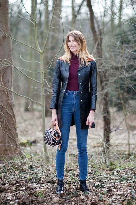 Hell Yesss...#VeronikaHeilbrunner squeezing in one last amazing look before the end of fashion week. Paris Model Street Style, Just Love, Mom Jeans, Style Me, Nice Dresses, Fashion Week, Street Style, Style Inspiration, Pants