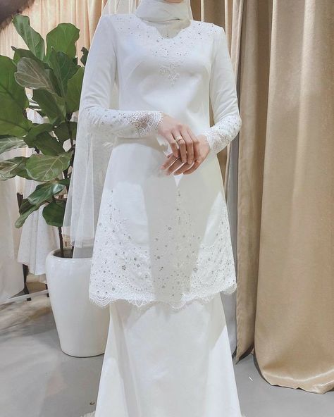 Adat Malaysia Wedding, Wedding Dress Malaysia Hijab, Baju Kahwin Muslimah, Baju Akad Melayu, Melayu Wedding Dress, Aesthetic Wedding Venues, Melayu Wedding, Wedding Dress Hijab, Malay Wedding Dress