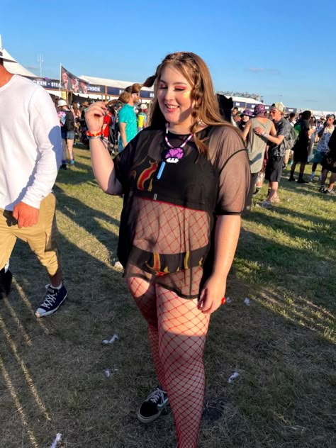 Plus Size Rock Festival Outfit, Rave Outfits For Plus Size, Rave Clothes Plus Size, Pride Outfits Plus Size, Goth Rave Outfits Plus Size, Edc Plus Size Outfits, Pride Outfit Ideas Plus Size, Plus Size Festival Looks, Plus Festival Outfit