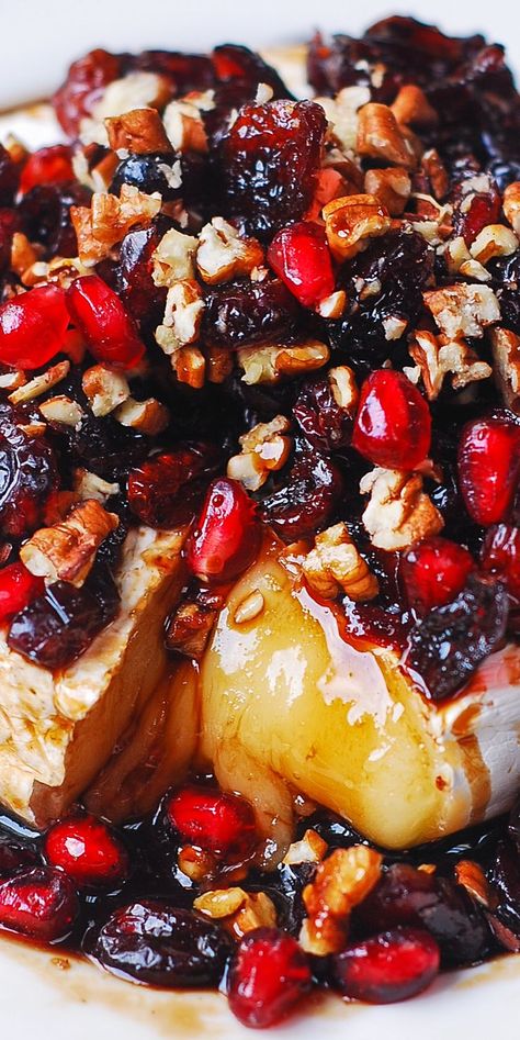 Baked Brie with Cranberries, Pecans, Pomegranate #holidays Baked Brie With Cranberries, Brie With Cranberries, Recipes Enchiladas, Eclair Dessert, Baked Brie Recipe, Recipes Asparagus, Baked Brie Recipes, Recipes Cheesecake, Recipe Broccoli