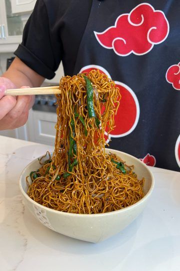 Soy Sauce Chow Mein, Types Of Tacos, Cooking Websites, Chinese Chives, Types Of Noodles, Chow Mein Noodles, Kimchi Fried Rice, Garlic Noodles, Fried Chicken Sandwich