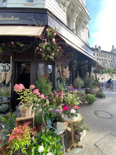 Flower Shop In Paris, Parisian Flower Shop, Paris Flower Shop, Florist Aesthetic, Florist Cafe, Flowers In Paris, French Florist, Paris Roads, Twst Oc