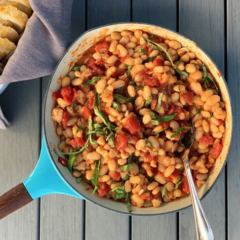 White Beans with Tomatoes, Garlic and Basil | Roxana's Kitchen Cannellini Beans Recipes, Basil Recipes, Garlic Head, Good Sources Of Protein, Cannellini Beans, Dried Beans, Diced Tomato, White Beans, Bean Recipes