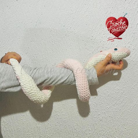 Serpiente 🐍 de 1m en lana puffy #serpienteamigurumi #tejido #crocheting #ganchillo _____________ Snake 🐍 of 1m in puffy yarn #crocheting #amigurumi #snake Amigurumi Snake, Puffy Yarn, Crocheting Amigurumi, Amigurumi, Yarn, Crochet