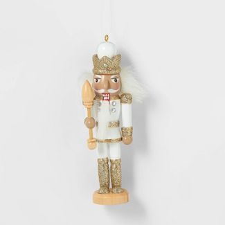 White Nutcracker, Nutcracker Prince, Nutcracker Crafts, Sketchbook Prompts, Nutcracker Christmas Tree, Champagne Christmas, Xmas Theme, Wood Items, Minimal Christmas