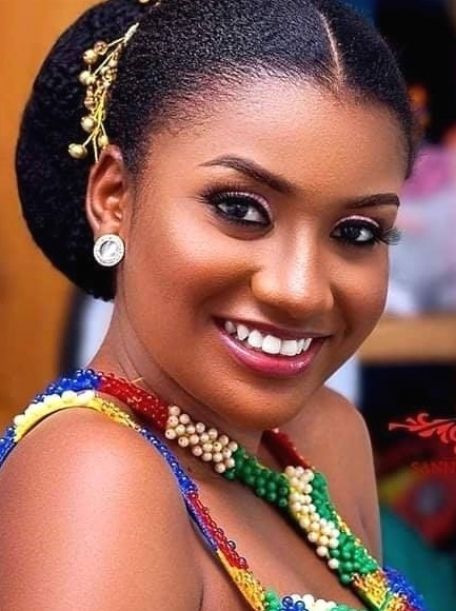 Latest bridal hairstyles in Ghana - Today Newspaper #weddinghairstyles #hairstyles Gel Bolla Hairstyles, Updo Cabello Natural, Natural Hair Wedding, Cabello Afro Natural, Nigerian Culture, Black Wedding Hairstyles, Bellanaija Weddings, Beautiful Bridal Hair, Natural Hair Bride