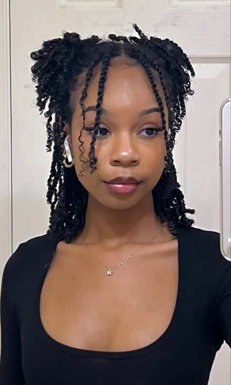 Mini Twists On Natural Hair, Easy Black Hairstyles, Twists On Natural Hair, Mini Twists Natural Hair, Fresh Hairstyles, Half Up Half Down Hairstyle, Down Hairstyle, Hair Twists, Twisted Hair