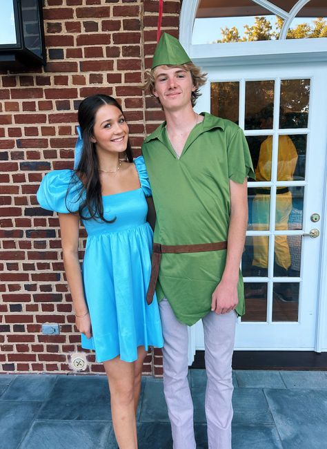 Cartoon Couple Costumes, Wendy And Peter Pan, Couple Costume, Couple Costumes, Cartoon Couple, Couple Cartoon, Costumes Halloween, Couple Halloween Costumes, Couples Costumes