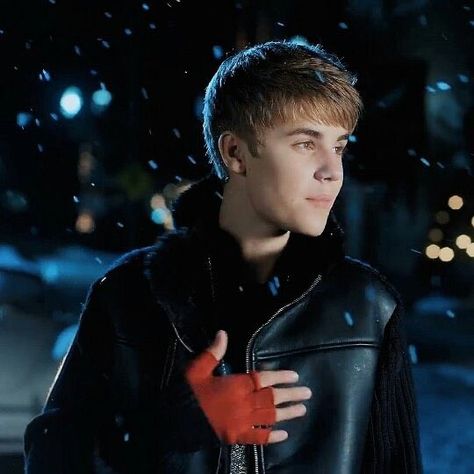 Christmas Justin Bieber, Lexi Core, Justin Bieber Christmas, Justin Bieber Music Videos, Merry Crisis, Justin Bieber My World, Justin Bieber Photoshoot, Justin Bieber Concert, Justin Bieber Funny