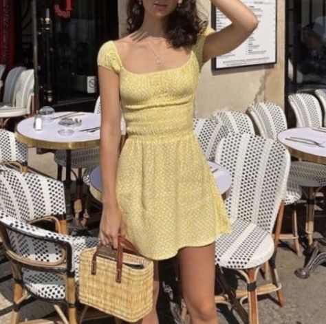 Estilo Harajuku, First Date Outfits, Outfit Look, Neutral Outfit, Mein Style, Mode Inspiration, Yellow Dress, Outfit Inspirationen, Aesthetic Clothes