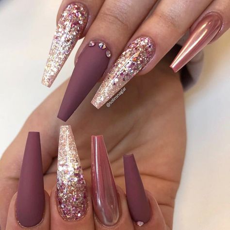 Beautiful nails by @solinsnaglar Ugly Duckling Nails page is dedicated to promoting quality, inspirational nails from a vast array of… Acrylic Ombre, Ombre Burgundy, Mauve Nails, Coffin Nails Matte, Nail Design Video, Long Nail Designs, Stiletto Nails Designs, Rose Gold Nails, Burgundy Nails