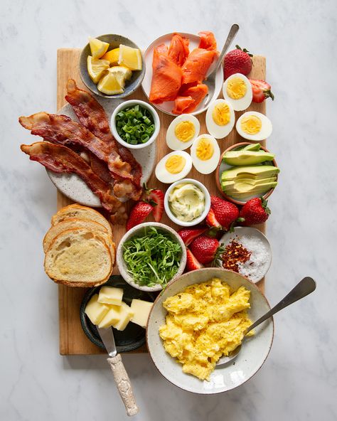 Board Platters, Brunch Plate, Breakfast Charcuterie, Brunch Board, Brunch Aesthetic, Brunch Inspiration, Breakfast Meat, Breakfast Platter, Birthday Breakfast