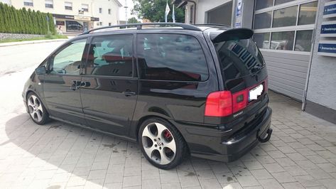 440 PS tuned VW Sharan ends up on eBay for €11,690. Vw Caddy Maxi, Caddy Maxi, Business Vision Board, Vw Sharan, Seat Alhambra, Chrysler 300c, Van Design, Campervan Conversions, Car Mods