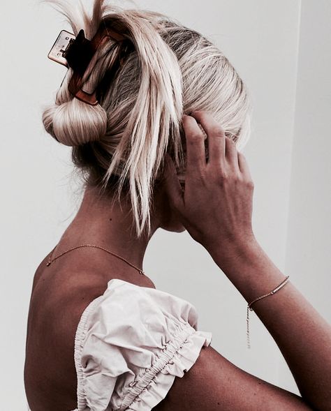 Moodboard Inspo, Morning Beauty Routine, Silver Hair Clip, Ice Blonde, Aesthetic Lifestyle, Brown Balayage, Summer Hair Color For Brunettes, Modern Disney, White Blonde