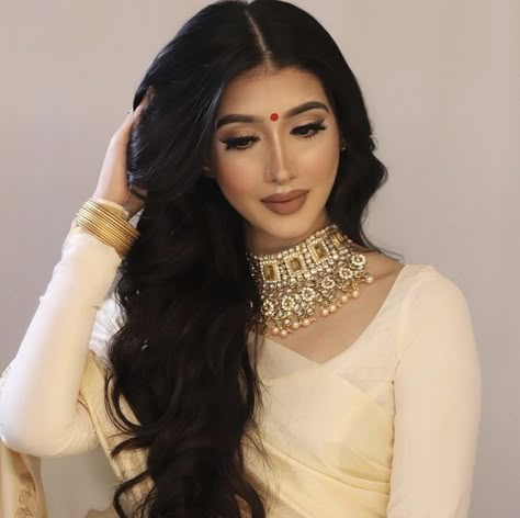 Makeup On White Dress Indian, Black Saree Jewellery Ideas, Eugenia Belousova, Eid Aesthetic, Makeup Traditional, Dark Feminine Style, Indian Makeup Looks, Royal Photography, Brown Girls Makeup