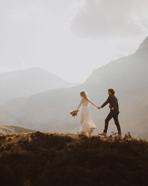 Wedding Photography Close Up Shots, Wedding Photoshoot Mountain, Elopement Mood Board, Wedding Pictures Mountains, Wedding Hiking Boots, Scotland Couple Photography, Winter Elopement Photography, Elopement Photography Mountains, Wedding Photos Mountains