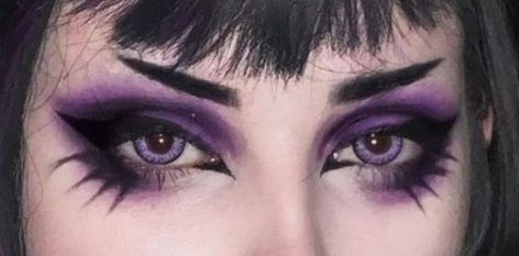 Purple Goth Eye Makeup, Purple Vampire Makeup, Purple And Black Makeup Looks, Witch Makeup Purple, Purple Gothic Makeup, Elissabat Makeup, Elissabat Outfit, Purple Alt Makeup, Purple Goth Makeup