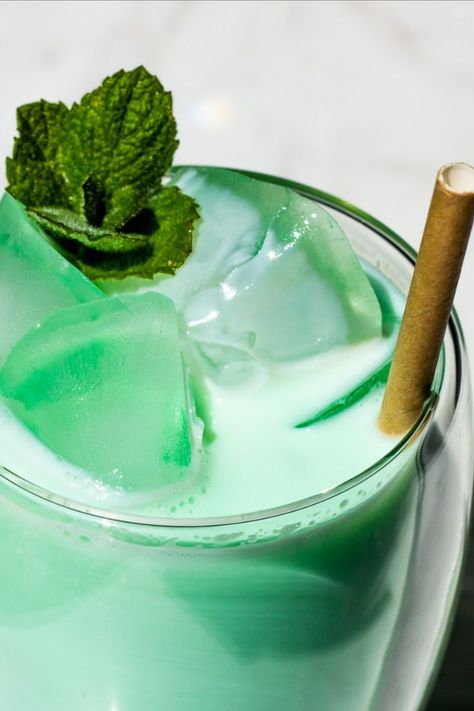 Crème de Menthe Milk is cold, refreshing, sweet, and minty. It's the perfect cold, refreshing drink when the weather is warm. (makes 1 serving) #CrèmedeMenthe #Milk #CrèmedeMentheMilk #colddrinks #drinks #nonalchoholic #lifeslittlesweets #dairy #nondairydrink Mint Green Color, Mint Chocolate Desserts, Almond Milk Coffee, Mint Drink, Chocolate Rice Krispie Treats, Rice Milk, Flavored Milk, Fresh Milk, Dairy Free Milk