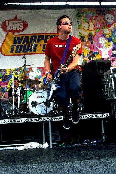 Blink 182 Live, Mark Hoppus, Pop Punk Fashion, Tom Delonge, Vans Warped Tour, Punk Culture, Travis Barker, Live Rock, Warped Tour