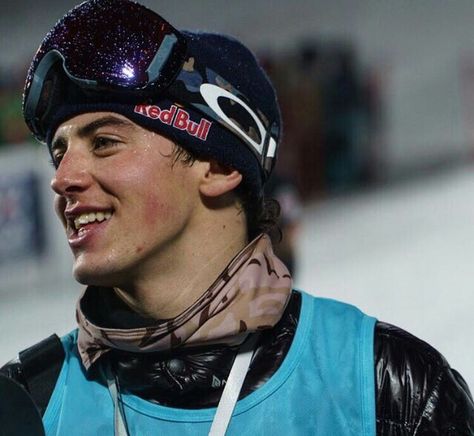 Mark Mcmorris, Team Canada, Mountain Life, Bicycle Helmet, Book Aesthetic, Snowboarding, Oakley Sunglasses, Celebrity Crush, Riding Helmets