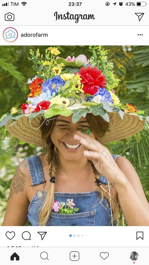 Flower Themed Party Outfit, Floral Halloween Costume, Sombreros Aesthetic, Flower Costume Diy, Karneval Diy, Spring Costume, Banana Party, Festival Headpiece, Crazy Hat Day