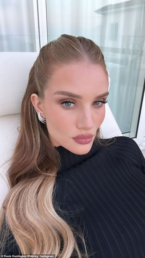 Rosie Huntington Whiteley Hair, Rambut Brunette, Kadeřnické Trendy, Guest Hair, Curly Wedding Hair, Vlasové Trendy, Wedding Guest Hairstyles, Long Hair Wedding Styles, Wedding Hair Inspiration