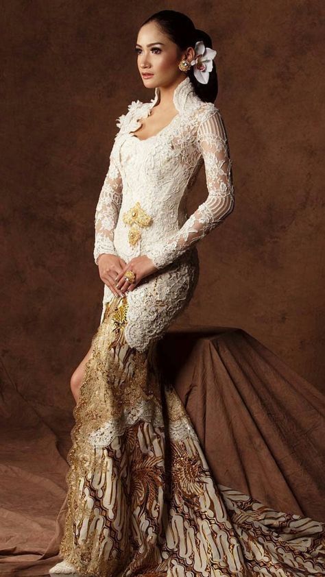 Balinese Wedding, Indonesian Clothing, Simpul Dasi, Kebaya Wedding, Indonesian Wedding, Vogue Photoshoot, Muslimah Wedding Dress, Muslimah Wedding, Modern Kebaya