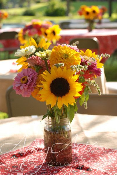 sunflowers and zinnias arrangement-rehearsal dinner Sunflower And Zinnia Bouquet, Sunflower And Zinnia Arrangements, September Flower Arrangements, Zinnia Arrangements, September Decor, Zinnia Bouquet, Flower Arranging Tutorial, Sunflower Table, Farmers Market Flowers