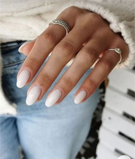 Gel X Nails Wedding, Pearl Nude Nails, Almond Natural Nail Designs, Neutral Almond Nails Classy Simple, Oval Nails Neutral, Natural Oval Acrylic Nails, Natural Nails Designs Gel, Nail Ideas Simple Almond, Light Almond Nails