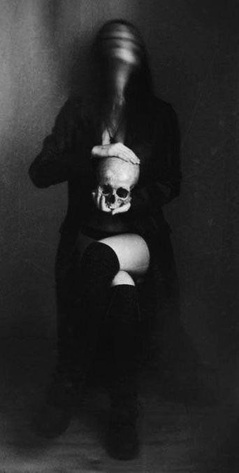 Horror Photography, Gothic Photography, Arte Peculiar, Halloween Photography, Fotografi Vintage, Halloween Photoshoot, Gothic Aesthetic, Arte Obscura, Witch Aesthetic