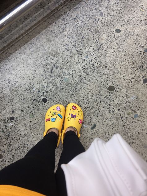 Yellow Crocs, Crocs Ideas, Crocs Fashion, Yellow Outfit, Unique Patterns, Fashion Games, Favorite Color, Perfect Pair, High School