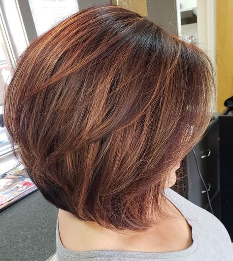 Voluminous Layered Bob Blowout Haircut Blowout, Medium Length Bobs, Medium Bob Haircut, Medium Bob, Kadeřnické Trendy, Medium Bob Hairstyles, Choppy Bob Hairstyles, Layered Bob Hairstyles, Red Highlights